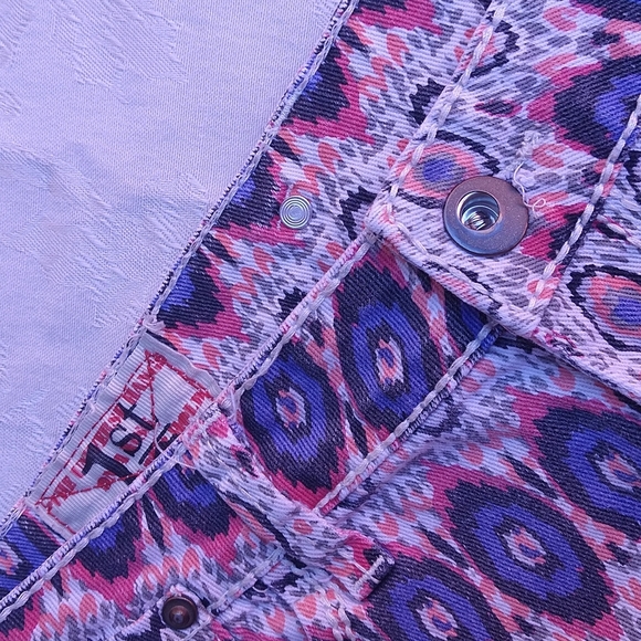 Size 5: 1st Kiss: Multi Color Jean Shorts - Picture 5 of 6